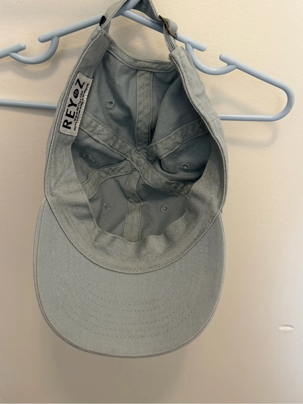 Kids Light Gray Baseball Cap with White 'L' Patch - Unbranded